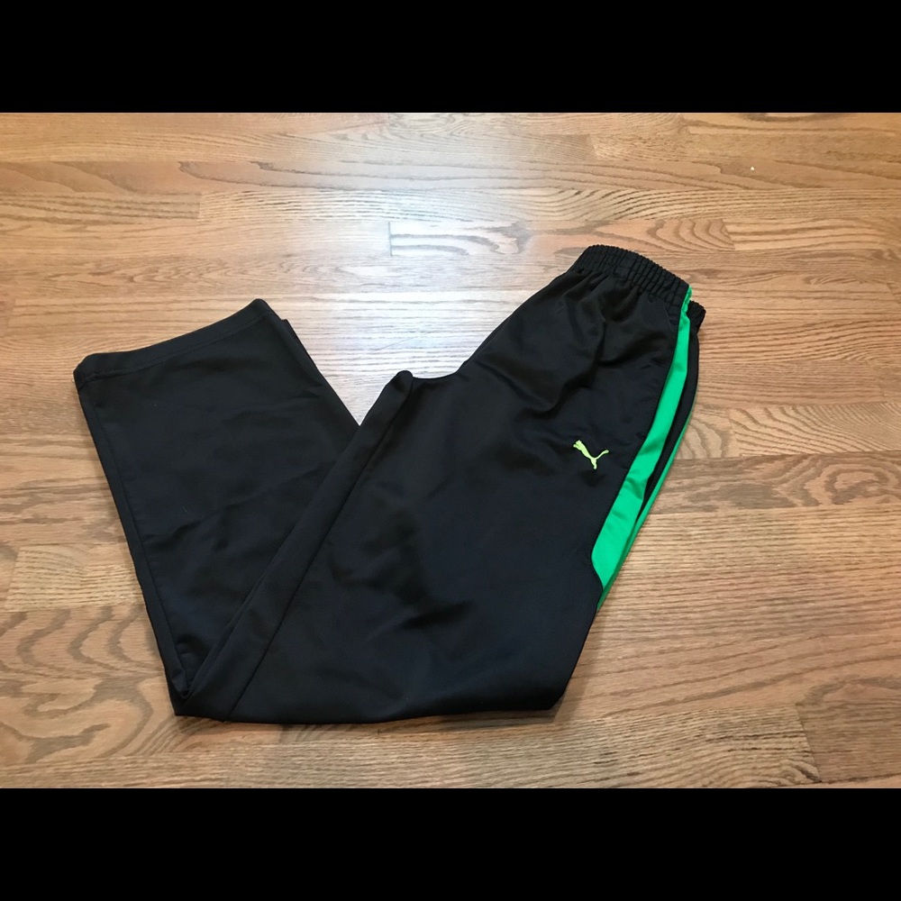 Boys puma workout pants. Size large.